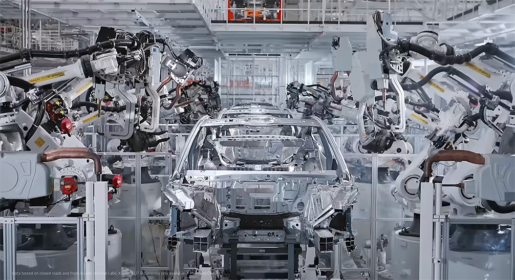 clipul-zilei:-xiaomi-ne-prezinta-procesul-de-fabricare-a-primei-sale-masini-electrice,-xiaomi-su7,-unul-100%-automatizat