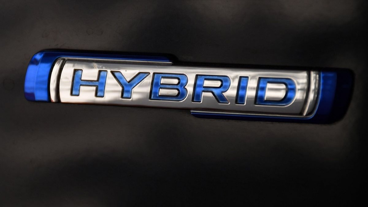 masinile-plug-in-hybrid-(phev)-consuma-cu-4-litri/100-km-in-plus-fata-de-datele-oficiale,-potrivit-informatiilor-de-la-600.000-de-masini